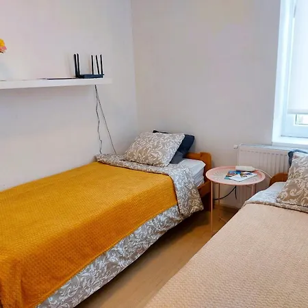 Utulny Byt U Nadrazi Wi-fi Zdarma Hradec Králové